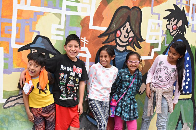 Algunos de los niños en el barrio El Quijote. Créditos de la foto: Canal IPe